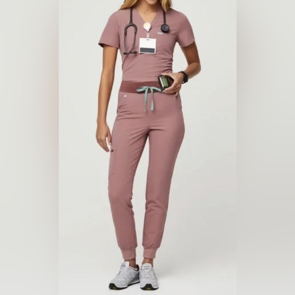 Figs Women’s Track Jogger Pants in Dusty Rose